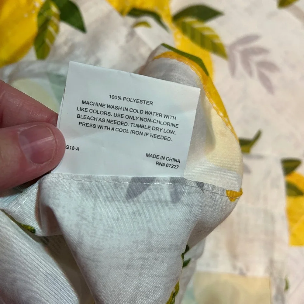 Mainstream International Lemon Print Window Valance Yellow White Kitchen Decor